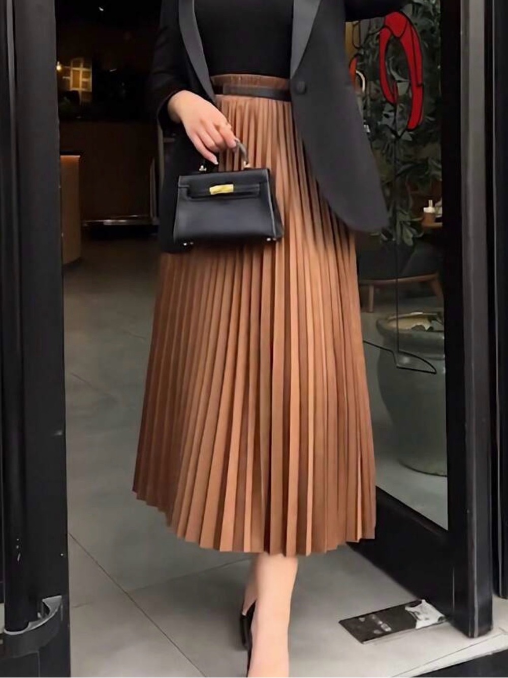 Pleated Midi Skirt in champagne